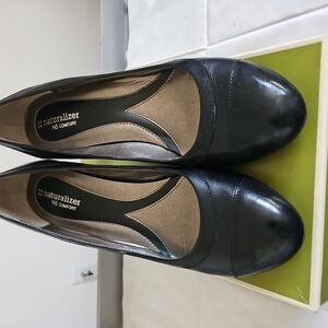 Naturalizer Black Pumps with Cushioned Insole